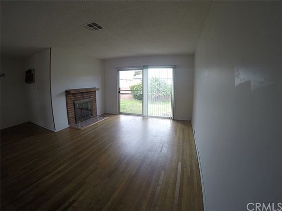 4th image of 10441 Ives St