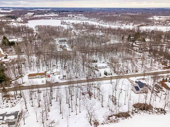 5th image of 370 Oakridge Dr