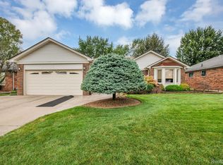 15037 Rivendell Dr, Sterling Heights, MI 48313