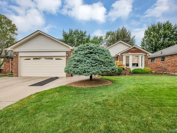 15037 Rivendell Dr, Sterling Heights, MI 48313