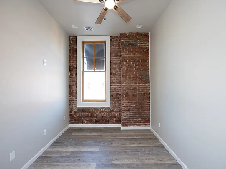 201 E Grand Ave #2 — Photo 17