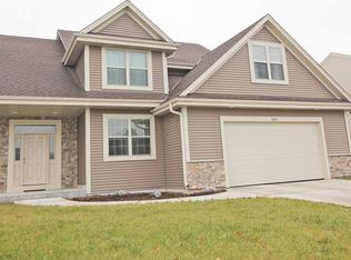 9216 Prairie Crossing Dr, Franksville, WI 53126