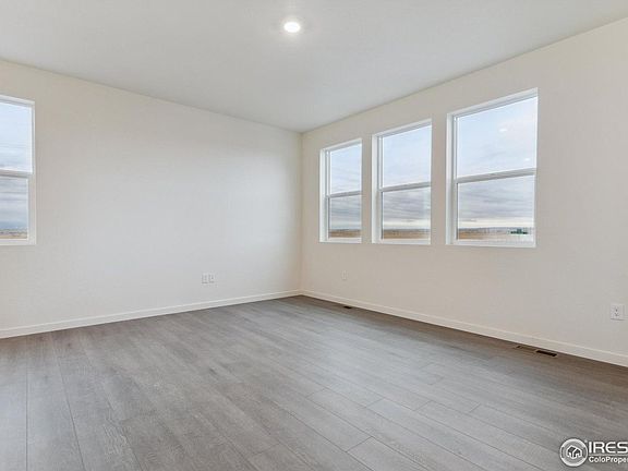 5th image of 945 Tallus St