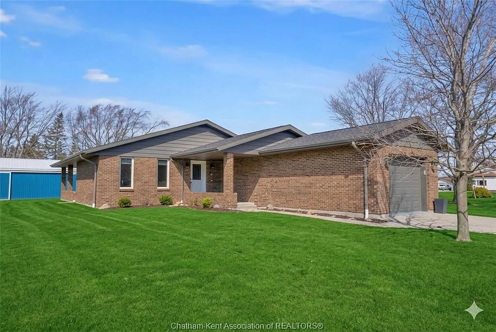 1 Circle Dr photo 1