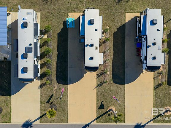 3rd image of 809 Vacation Cir