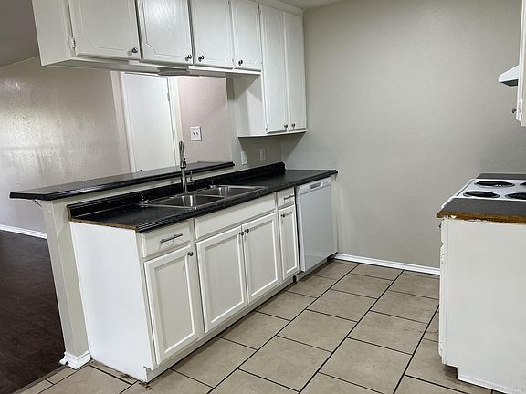 3rd image of 13541 Sheldon Ln