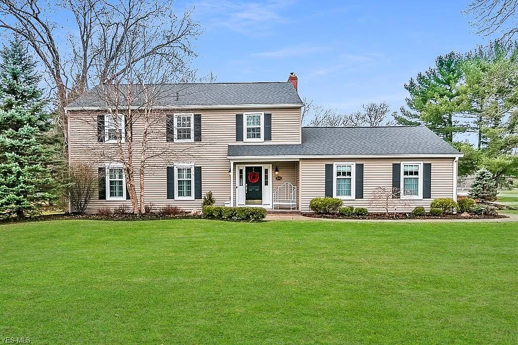 1600 Stonington Dr photo 1