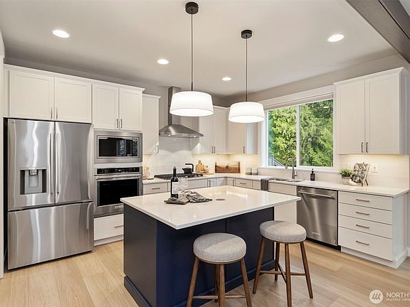 2nd image of 18585 Sawgrass Drive NE