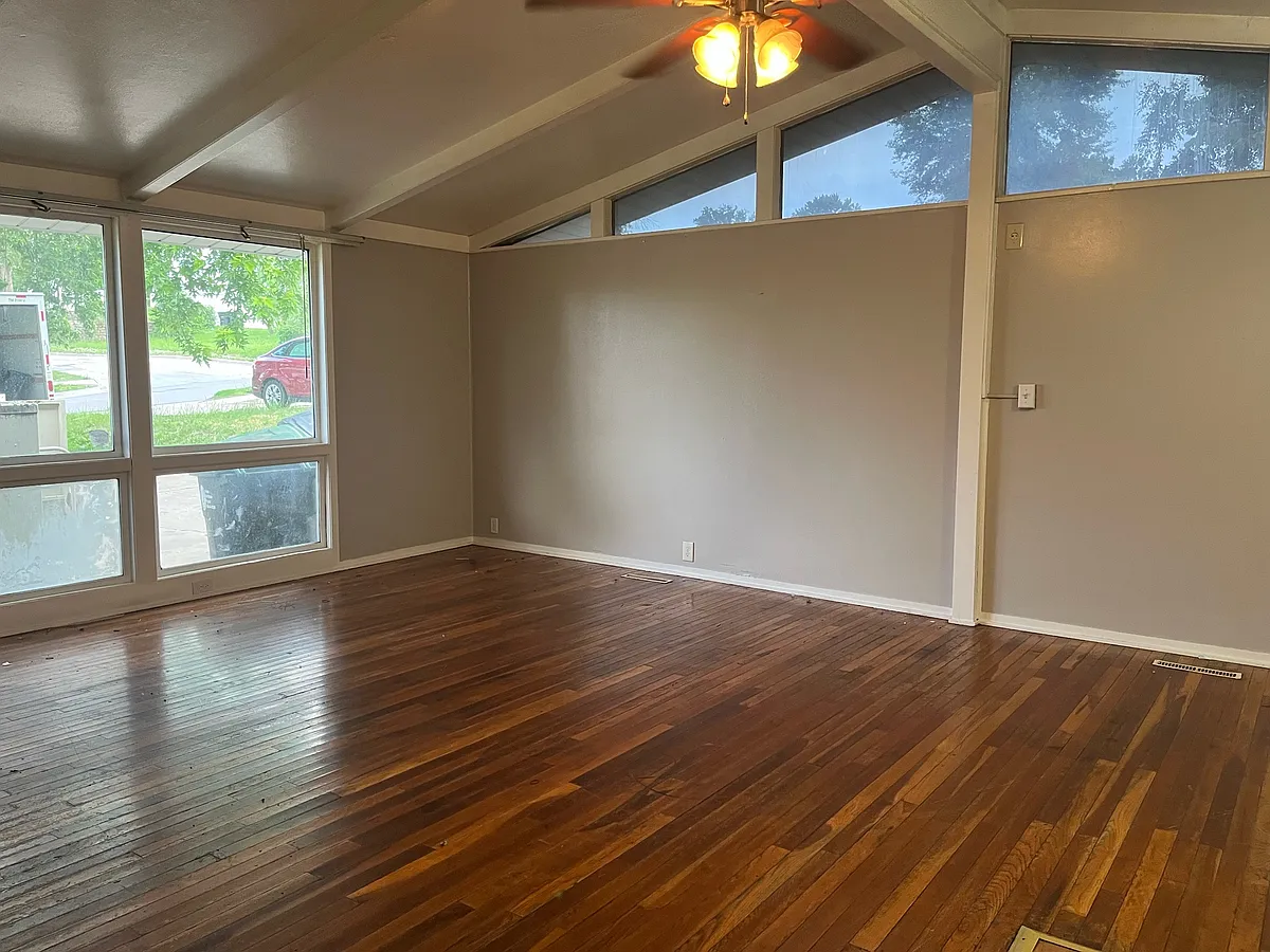 Building Photo - 7422 Northridge Dr