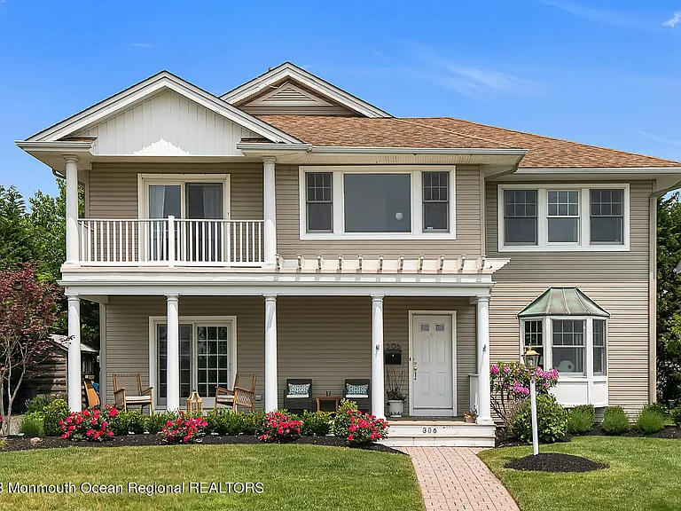 306 Ocean Rd — Photo 1