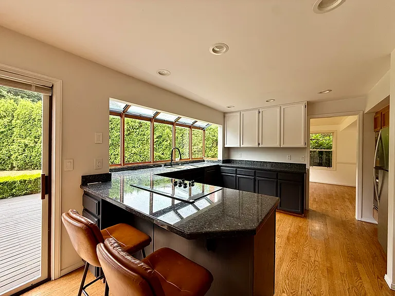 17417 SE 46th Pl — Photo 8