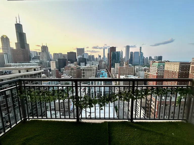41 E 8th St #2807 — Photo 1