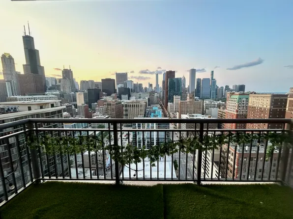41 E 8th St APT 2807, Chicago, IL 60605