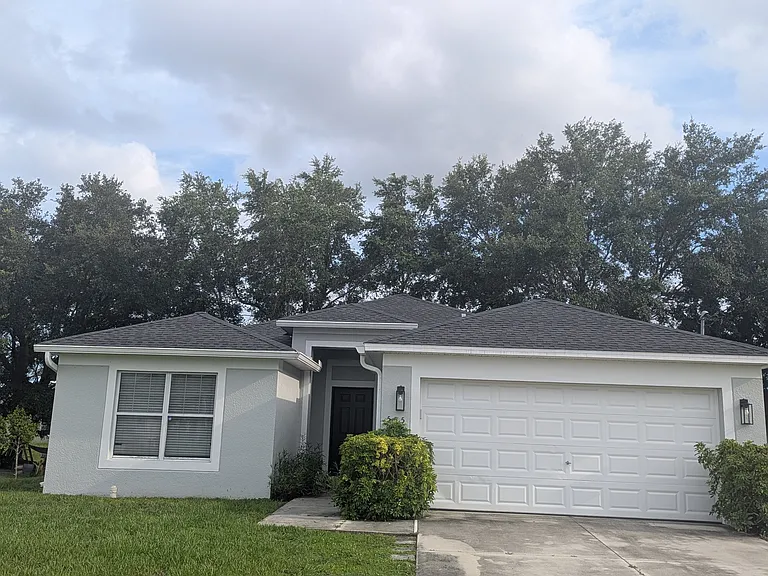 555 Windermere Dr — Photo 2