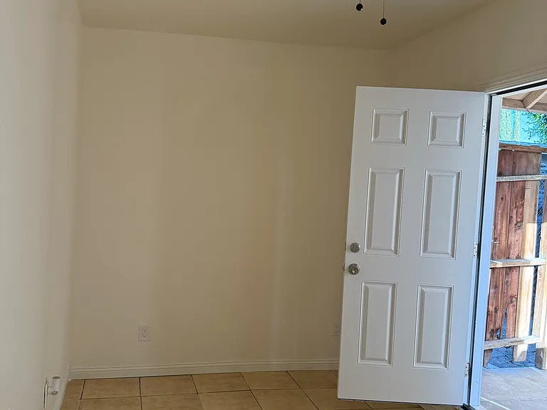 1170 W Rialto Ave — Photo 23