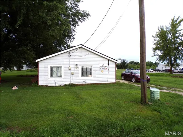 704 W Olive St, Vandalia, MO 63382