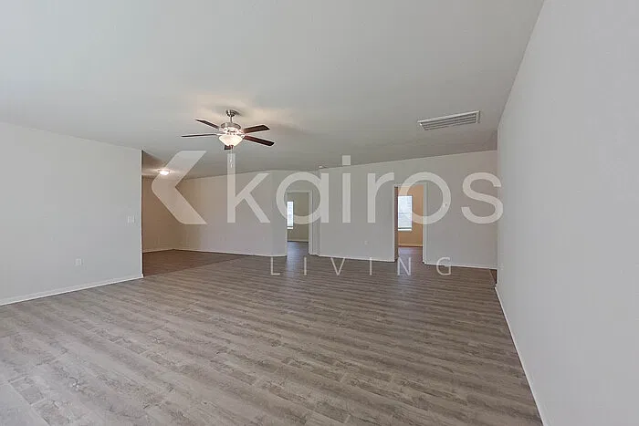 4 bed, 2.0 bath, 2101 sqft, $2,095 — Photo 4