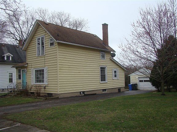2nd image of 137 N Wisconsin St