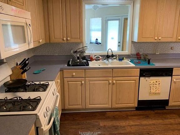 4th image of 310 Fairway Dr