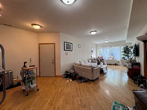 4th image of 1714 W Greenleaf Ave #2