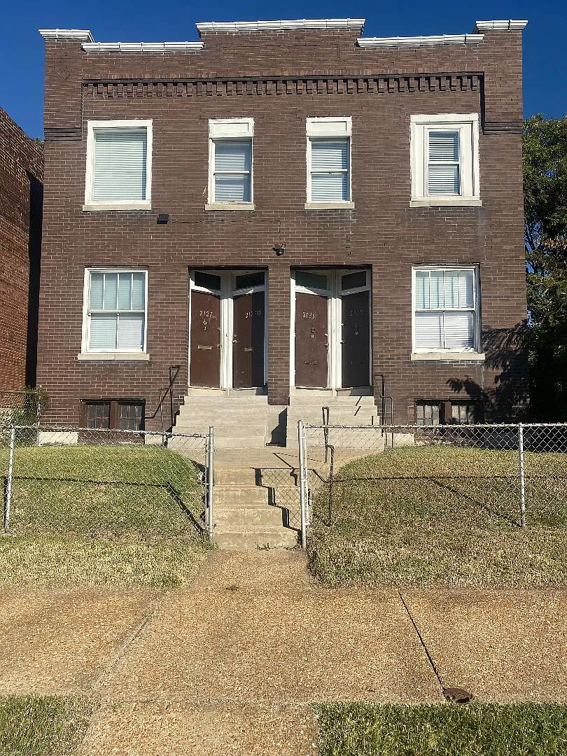 2125 E Obear Avenue — Photo 1