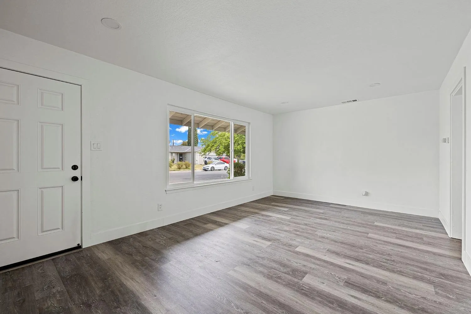 2 bed, 1008 sqft, $1,900 — Photo 2