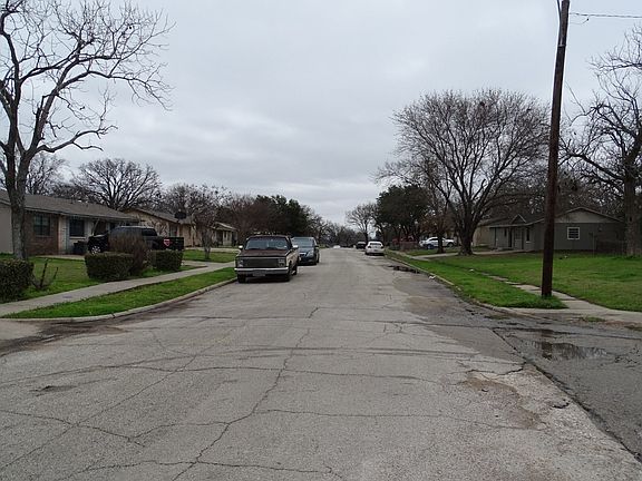 4th image of 1403 Briarwood Dr