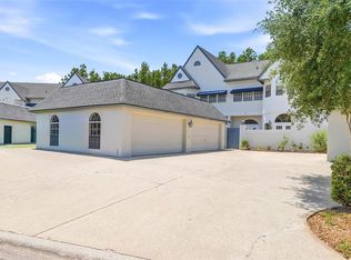 18740 Wimbledon Cir, Lutz, FL 33558