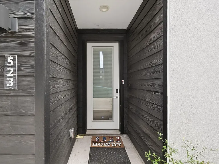 523 Schweikhardt St — Photo 31