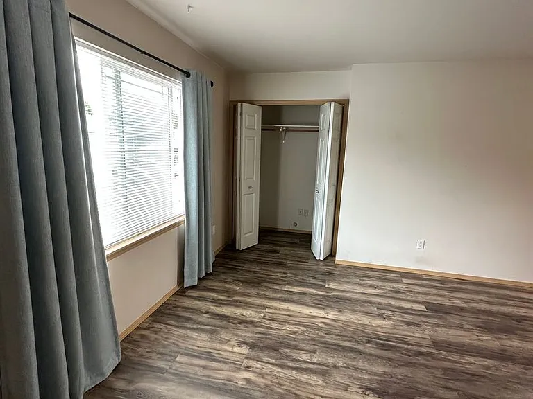 5705 Graham Ave #B — Photo 5