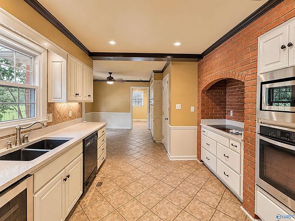 3rd image of 2804 Hunterwood Dr SE