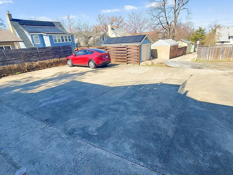 228 Manor Cir #7 — Photo 17