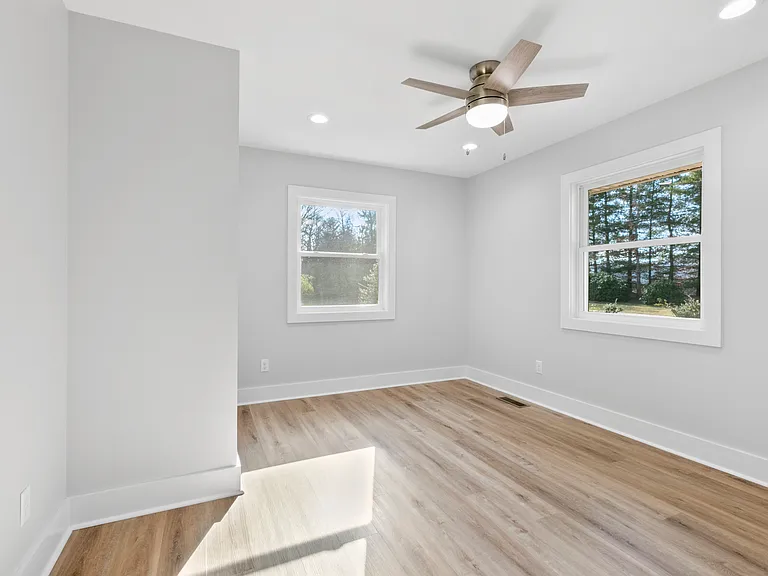 58 W Oakview Rd — Photo 21