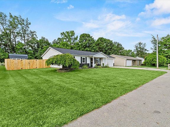 2nd image of 395 Louise Dr