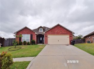 201 Evie Pl, Moore, OK 73160