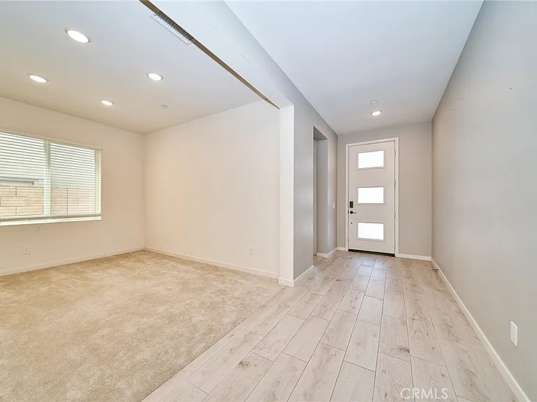 2622 E Embry Ln — Photo 17