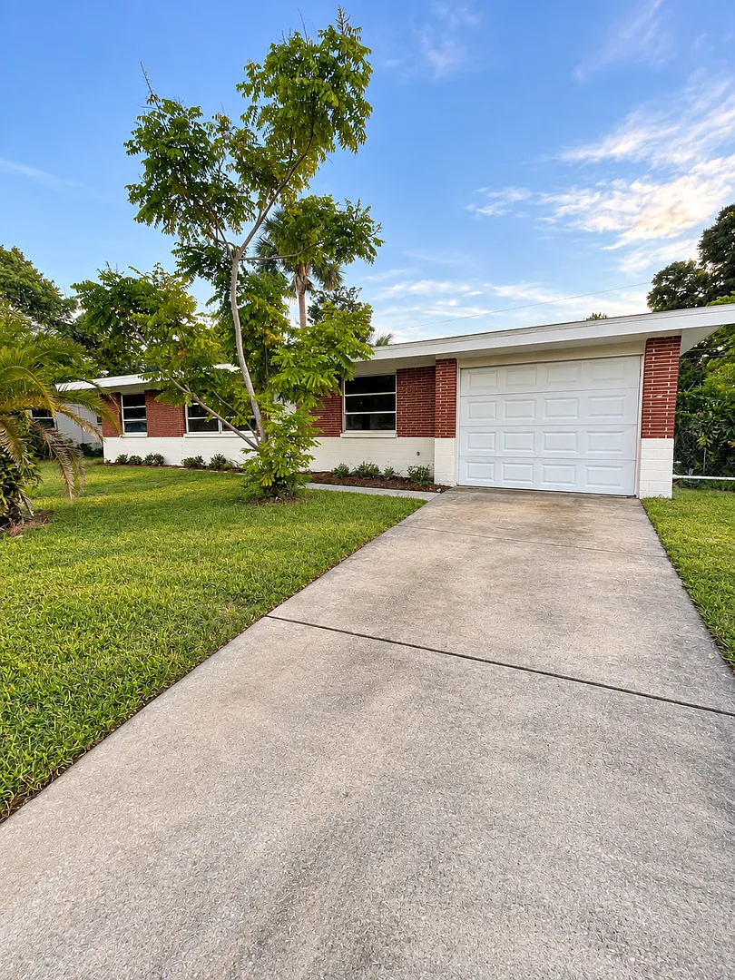 1st Month Free Rent 3 Bed 2 Bath | Single Car Garage | Washer/Dryer Hookups | Central Air | Pet F... — Photo 1