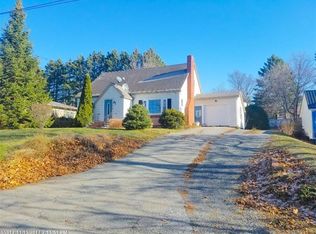 71 Hillside St, Presque Isle, ME 04769