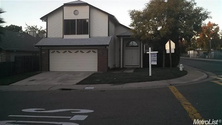 3479 Lowther Way photo 1