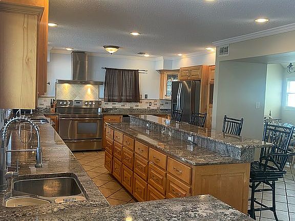 2nd image of 1118 Sunset Ln