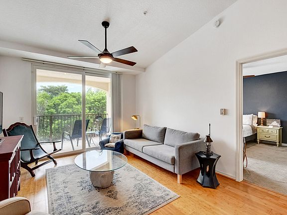 2nd image of 821 Villa Cir