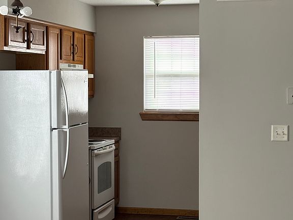 2nd image of 2010-2000 Hidden Valley Ct