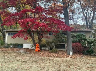 19 Wakerobin Rd, Norwalk, CT 06851