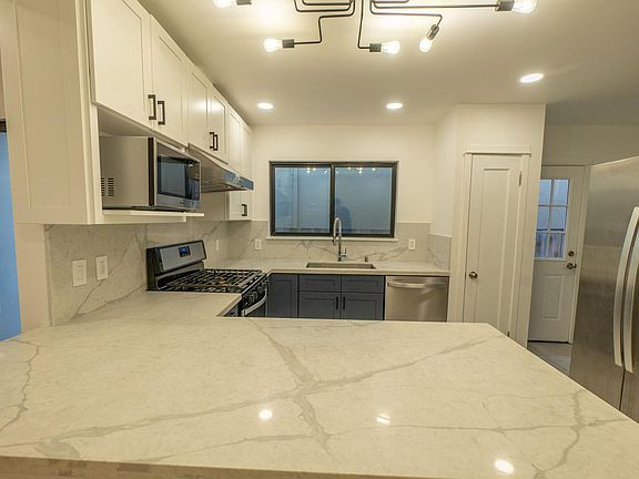 3rd image of 209 Santa Maria Ave