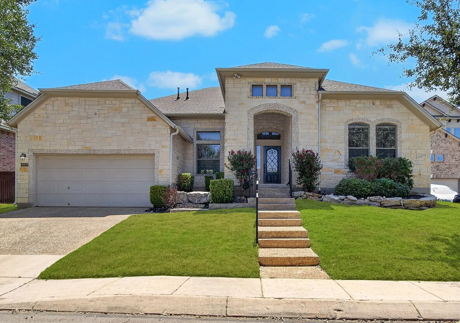 4 Bed / 3 Bath Gorgeous House for Rent! Available now! — Photo 2