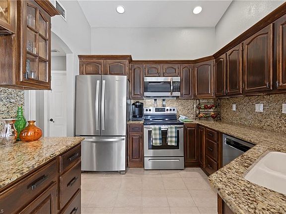 3rd image of 2202 SW 26th St