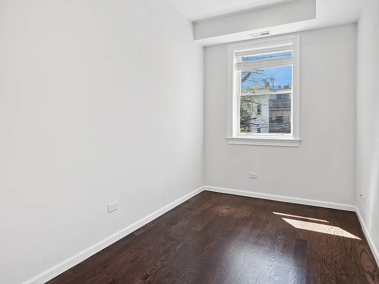 2347 W Altgeld St — Photo 13