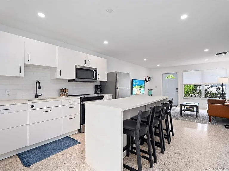 30 SW Hideaway Pl — Photo 11
