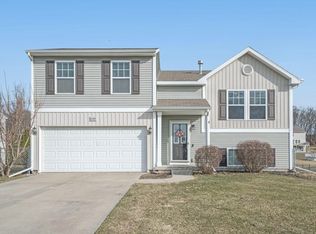 11369 Taunton Dr SE, Lowell, MI 49331
