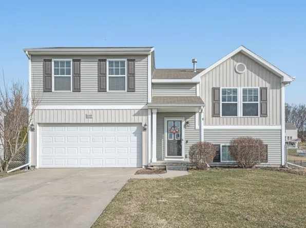 11369 Taunton Dr SE, Lowell, MI 49331